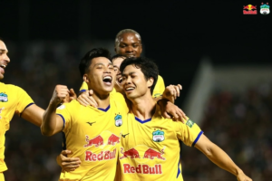 tung-hua-se-gan-bo-voi-hagl-cong-phuong-bat-ngo-quay-xe-dau-quan-cho-c